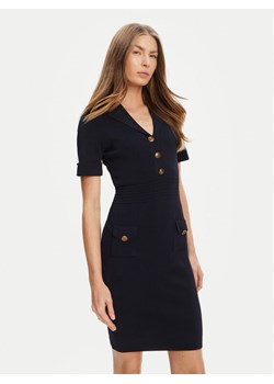 Guess Sukienka dzianinowa W5YK29 Z0130 Granatowy Slim Fit ze sklepu MODIVO w kategorii Sukienki - zdjęcie 184582003