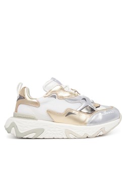 KARL LAGERFELD Sneakersy KL62425A Srebrny ze sklepu MODIVO w kategorii Buty sportowe damskie - zdjęcie 184588452