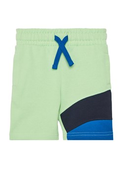Guess Szorty sportowe N5GD08 KA6R4 Zielony Regular Fit ze sklepu MODIVO w kategorii Spodenki chłopięce - zdjęcie 184593851