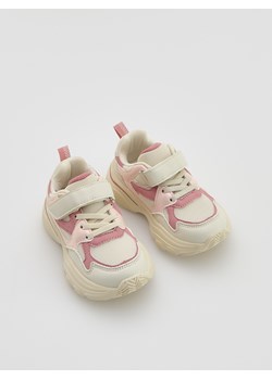 Reserved - Sneakersy z zapięciem na rzep - beżowy ze sklepu Reserved w kategorii Buty sportowe dziecięce - zdjęcie 184598000