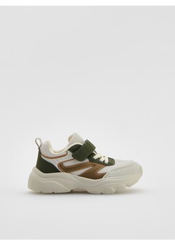 Reserved - Sneakersy na rzepy - złamana biel ze sklepu Reserved w kategorii Buty sportowe dziecięce - zdjęcie 184598550