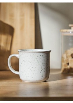Sinsay - Nakrapiany kubek ceramiczny - wielobarwny ze sklepu Sinsay w kategorii Kubki - zdjęcie 184606392