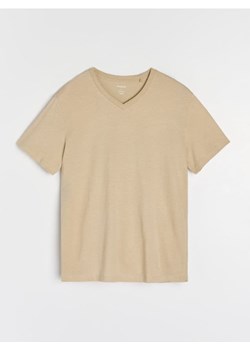 Sinsay - Koszulka basic z dekoltem w serek - beżowy ze sklepu Sinsay w kategorii T-shirty męskie - zdjęcie 184610384