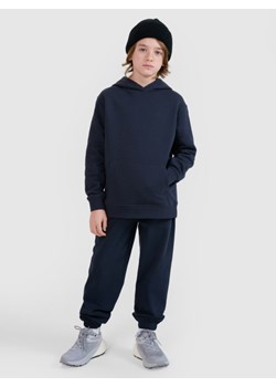 Chłopięce spodnie dresowe joggery 4F 4FJWMM00TTROM1188 - granatowe ze sklepu Sportstylestory.com w kategorii Spodnie chłopięce - zdjęcie 184611131