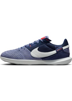 Buty piłkarskie typu low top Nike Streetgato - Fiolet ze sklepu Nike poland w kategorii Buty sportowe męskie - zdjęcie 184611251