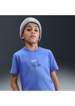 T-shirt dla dużych dzieci (chłopców) Nike Sportswear - Niebieski ze sklepu Nike poland w kategorii T-shirty chłopięce - zdjęcie 184611312