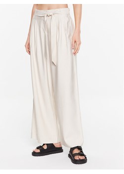 Moss Copenhagen Spodnie materiałowe Joanita 17336 Beżowy Relaxed Fit ze sklepu MODIVO w kategorii Spodnie damskie - zdjęcie 184623230