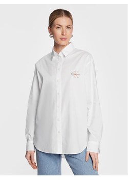 Calvin Klein Jeans Koszula J20J220515 Biały Regular Fit ze sklepu MODIVO w kategorii Koszule damskie - zdjęcie 184623320