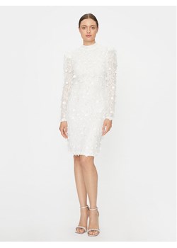 YAS Sukienka koktajlowa 26030914 Biały Slim Fit ze sklepu MODIVO w kategorii Sukienki - zdjęcie 184623334