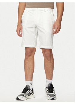 Boss Szorty materiałowe S_Commuter 50504392 Biały Slim Fit ze sklepu MODIVO w kategorii Spodenki męskie - zdjęcie 184623344