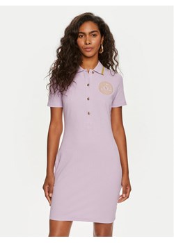 Versace Jeans Couture Sukienka codzienna 76HAOT03 Fioletowy Regular Fit ze sklepu MODIVO w kategorii Sukienki - zdjęcie 184623613