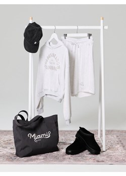 Sinsay - Bluza hoodie z haftowanym napisem - szary ze sklepu Sinsay w kategorii Bluzy damskie - zdjęcie 184626671