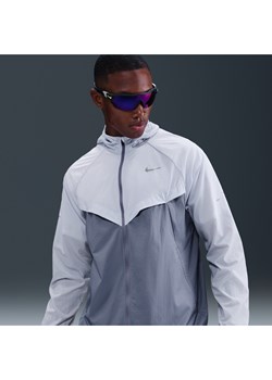 Damska kurtka do biegania z ochroną przed promieniowaniem UV Repel Nike Stride - Szary ze sklepu Nike poland w kategorii Kurtki męskie - zdjęcie 184631222