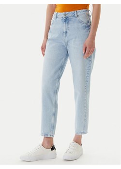 Mustang Jeansy Charlotte 1016196 Błękitny Mom Fit ze sklepu MODIVO w kategorii Jeansy damskie - zdjęcie 184635191