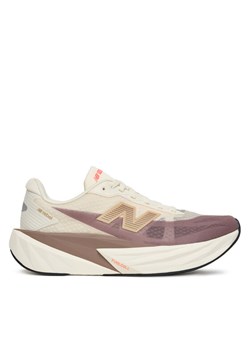 Buty do biegania New Balance FuelCell Rebel v5 WFCXLJ5 Beżowy ze sklepu eobuwie.pl w kategorii Buty sportowe damskie - zdjęcie 184641654