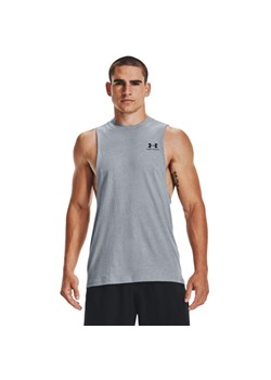 Męski top treningowy Under Armour UA LEFT CHEST CUT OFF TANK - szary ze sklepu Sportstylestory.com w kategorii T-shirty męskie - zdjęcie 184648041