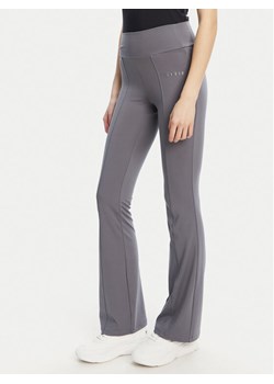 Guess Spodnie dresowe V5RB15 KCD02 Szary Regular Fit ze sklepu MODIVO w kategorii Spodnie damskie - zdjęcie 184650072