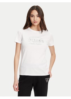 Guess T-Shirt V5YI12 J1314 Biały Regular Fit - id: 0000305233813 - marki Guess - 184657303 Guess T-Shirt V5YI12 J1314 Biały Regular Fit ze sklepu MODIVO w kategorii Bluzki damskie - zdjęcie 184657303