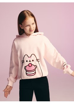 Reserved - Bluza z aplikacją Pusheen - pastelowy róż ze sklepu Reserved w kategorii Bluzy dziewczęce - zdjęcie 184658320