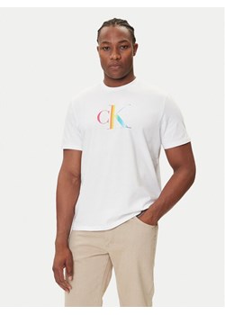 Calvin Klein Jeans T-Shirt Pride Graphic LV04RC800G Biały Regular Fit ze sklepu MODIVO w kategorii T-shirty męskie - zdjęcie 184661040