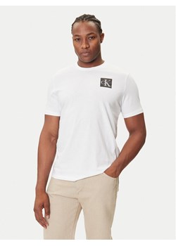 Calvin Klein Jeans T-Shirt Gradient Monogram LV04RC859G Biały Regular Fit ze sklepu MODIVO w kategorii T-shirty męskie - zdjęcie 184661044