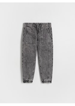 Reserved - Jeansy jogger fit - szary ze sklepu Reserved w kategorii Spodnie chłopięce - zdjęcie 184662123