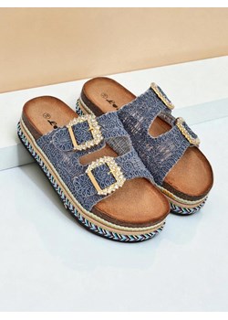 Letnie klapki damskie Callista Blue z platformą i zdobioną klamrą ze sklepu royalfashion.pl w kategorii Klapki damskie - zdjęcie 184664034