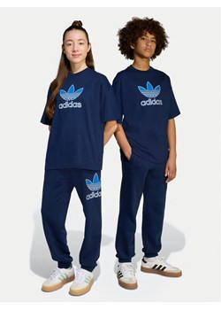 adidas Spodnie dresowe Big Logo Execution JV8577 Granatowy Loose Fit ze sklepu MODIVO w kategorii Spodnie chłopięce - zdjęcie 184670291