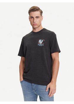 Tommy Jeans T-Shirt Novelty DM0DM21831 Szary Relaxed Fit ze sklepu MODIVO w kategorii T-shirty męskie - zdjęcie 184672703