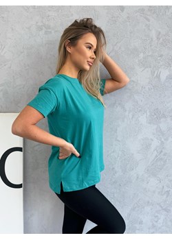 T-shirt oversize SLR094 - turkusowy ze sklepu Edoti w kategorii Bluzki damskie - zdjęcie 184676531