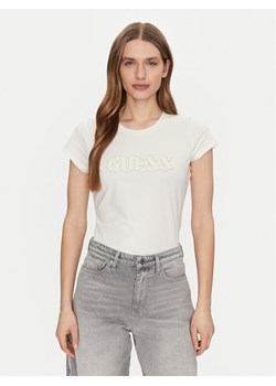 Guess T-Shirt W5GI42 J1314 Écru Regular Fit ze sklepu MODIVO w kategorii Bluzki damskie - zdjęcie 184677620