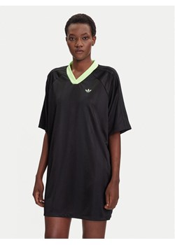 adidas Sukienka codzienna adicolor Football Jacquard KB8152 Czarny Oversize ze sklepu MODIVO w kategorii Sukienki - zdjęcie 184686782