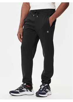 HUGO Spodnie dresowe Dimacs 50533695 Czarny Relaxed Fit ze sklepu MODIVO w kategorii Spodnie męskie - zdjęcie 184688583