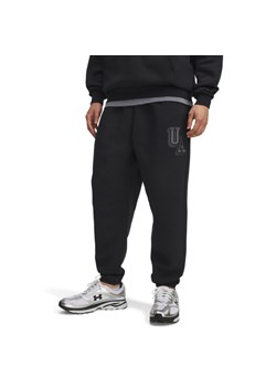 Męskie spodnie dresowe joggery Under Armour UA Icon Flc Graphic - czarne ze sklepu Sportstylestory.com w kategorii Spodnie męskie - zdjęcie 184700432