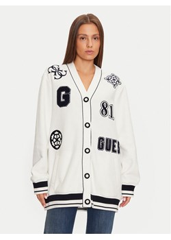 Guess T-Shirt V4BQ08 KCHV0 Biały Boxy Fit - id: 0000304246821 - marki Guess - 184706754 Guess T-Shirt V4BQ08 KCHV0 Biały Boxy Fit ze sklepu MODIVO w kategorii Bluzki damskie - zdjęcie 184706754