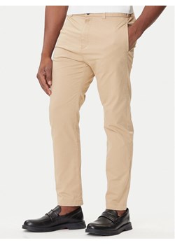 HUGO Chinosy David251D 50530886 Beżowy Slim Fit ze sklepu MODIVO w kategorii Spodnie męskie - zdjęcie 184706782