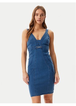 Guess Sukienka jeansowa W5GK75 D5LK0 Niebieski Regular Fit - id: 0000304862342 - marki Guess - 184725630 Guess Sukienka jeansowa W5GK75 D5LK0 Niebieski Regular Fit ze sklepu MODIVO w kategorii Sukienki - zdjęcie 184725630
