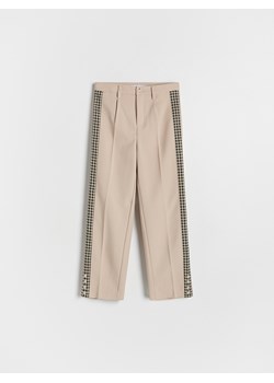 Reserved - Eleganckie spodnie z lampasem - beżowy ze sklepu Reserved w kategorii Spodnie dziewczęce - zdjęcie 184735812