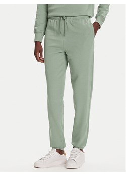 Gant Spodnie dresowe Shield 4200500 Zielony Regular Fit ze sklepu MODIVO w kategorii Spodnie damskie - zdjęcie 184738852