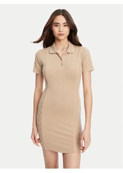 Guess Sukienka dzianinowa V5YK00 KCX12 Beżowy Regular Fit ze sklepu MODIVO w kategorii Sukienki - zdjęcie 184744651
