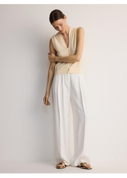 Reserved - Skórzane klapki z klamrami - złoty ze sklepu Reserved w kategorii Klapki damskie - zdjęcie 184745352