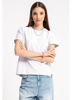 Biały t-shirt bez nadruków z ozdobną naszywką, kolor - biały, rozmiar - 170 ze sklepu REPORTER w kategorii Bluzki dziewczęce - zdjęcie 184753751