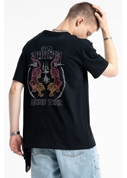 Czarny t-shirt z autorską grafiką z tyłu, rozmiar - 170, kolor - czarny ze sklepu REPORTER w kategorii T-shirty chłopięce - zdjęcie 184753793
