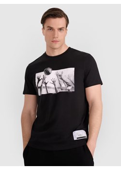 Męski t-shirt z nadrukiem 4F 4FRAW25TTSHM3319 - czarny ze sklepu Sportstylestory.com w kategorii T-shirty męskie - zdjęcie 184754344