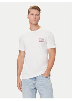 Tommy Jeans T-Shirt Pop Color Flag DM0DM21577 Biały Regular Fit ze sklepu MODIVO w kategorii T-shirty męskie - zdjęcie 184754930