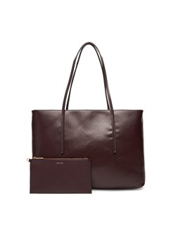 Torebka Calvin Klein Emblem Aop Tote W/ Pouch LV04F3266G Bordowy ze sklepu eobuwie.pl w kategorii Torby Shopper bag - zdjęcie 184767581
