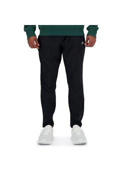 Spodnie męskie New Balance MP41060BK - czarne ze sklepu streetstyle24.pl w kategorii Spodnie męskie - zdjęcie 184772850