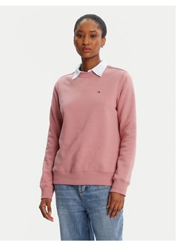 Tommy Jeans Bluza Flag DW0DW19959 Różowy Regular Fit ze sklepu MODIVO w kategorii Bluzy damskie - zdjęcie 184787710