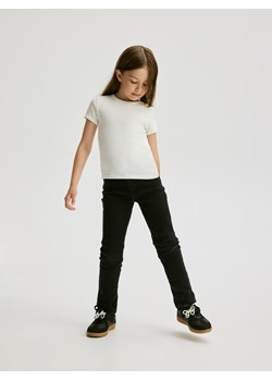 Reserved - Jeansy slim fit z guzikiem w serce - szary ze sklepu Reserved w kategorii Spodnie dziewczęce - zdjęcie 184791662
