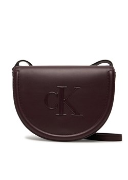 Calvin Klein Torebka Bold Ck Saddle Crossbody LV04F3221G Bordowy ze sklepu MODIVO w kategorii Listonoszki - zdjęcie 184797703